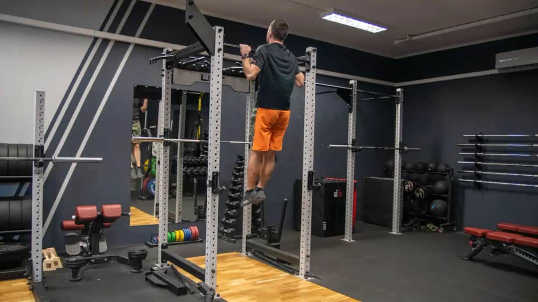 Jakie ćwiczenia na siłowni? Gotowy plan FBW dla początkujących!